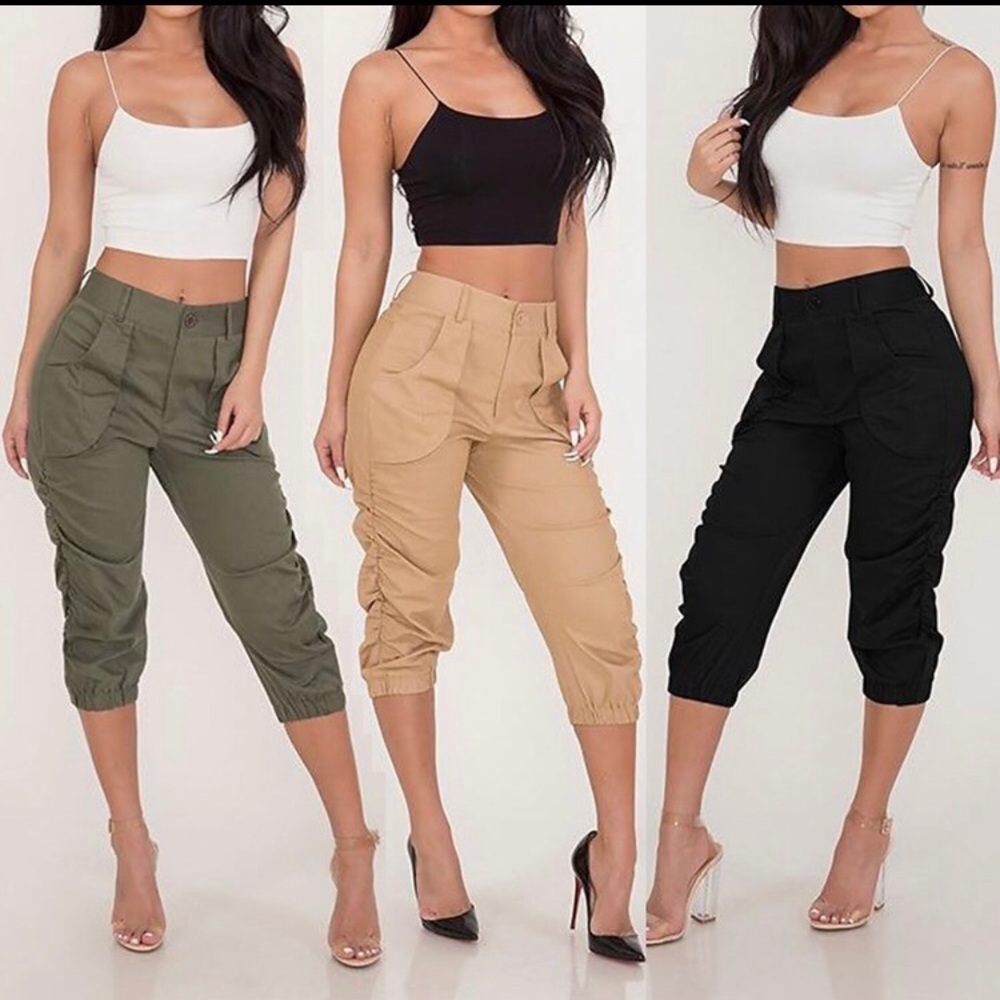 Women’s cropped cargo pants